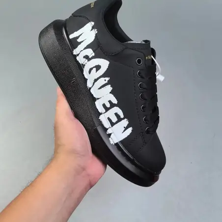 Alexander McQueen shoes en negro
