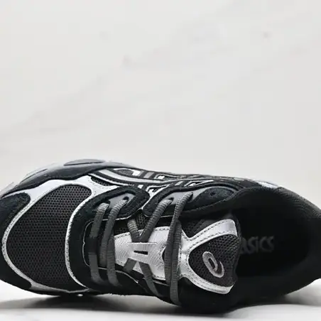 Asics Gel-Kayano 14 Sneakers en negro