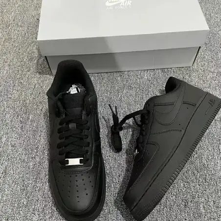 Zapatillas negras: De cuero
