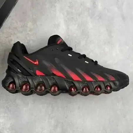 Nike Shox R4 Sneakers en negro