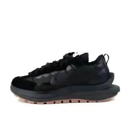 Sacai Nike VaporWaffle Sneakers en negro