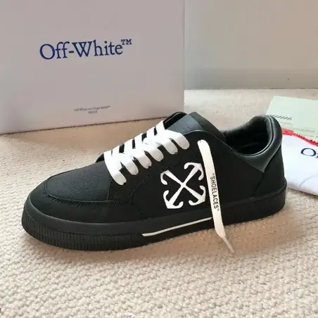 Off White Chunky Sneakers en negro